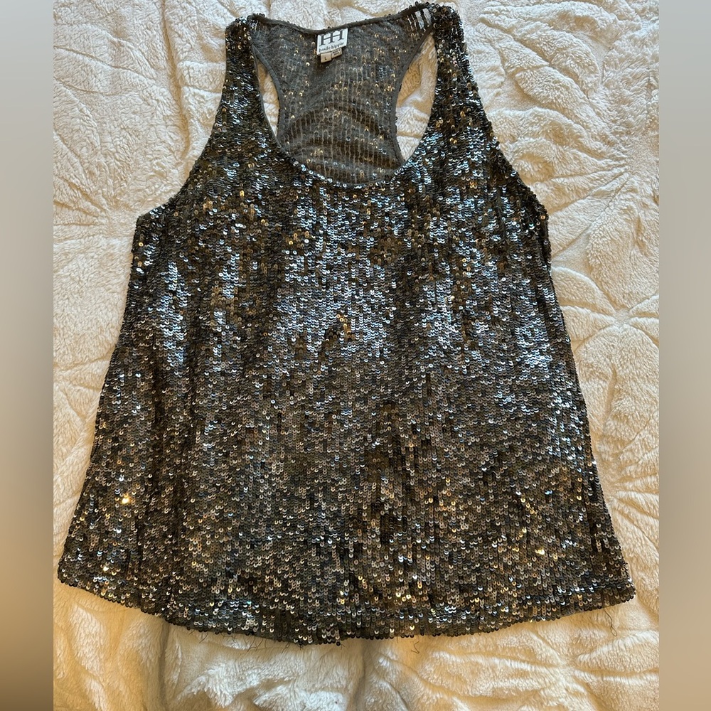 Sequence top in silver and gray